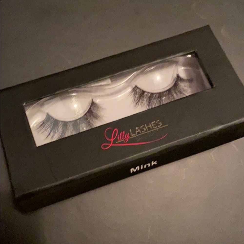 Lilly Lashes - In style Ash_Kholm